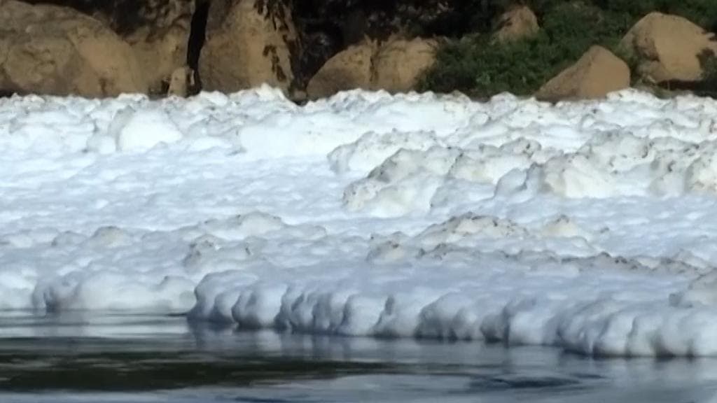 What caused toxic foam in Brazil's Tiete river?