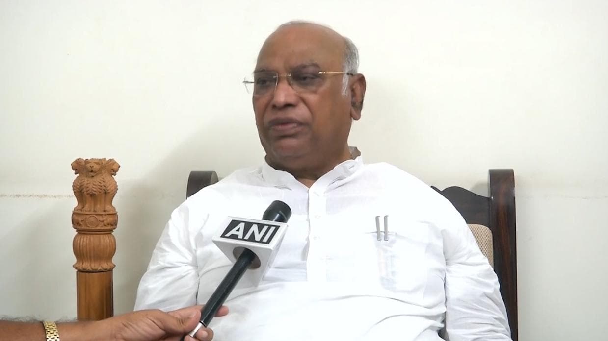 Congress President पर मल्लिकार्जुन खड़गे का बयान- CWC में सभी ने Rahul Gandhi से अध्यक्ष बनने को कहा