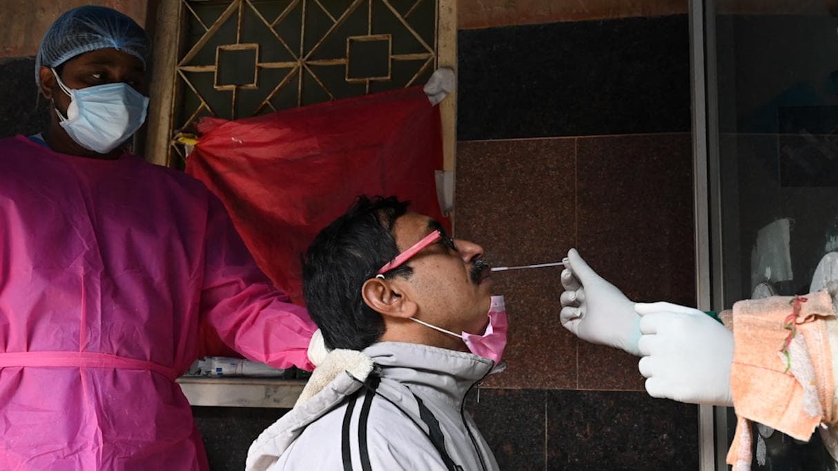 West Bengal Covid Update: রাজ্যে একদিনে করোনা আক্রান্ত ২৮১, মৃত্যু হয়েছে ১২ জনের