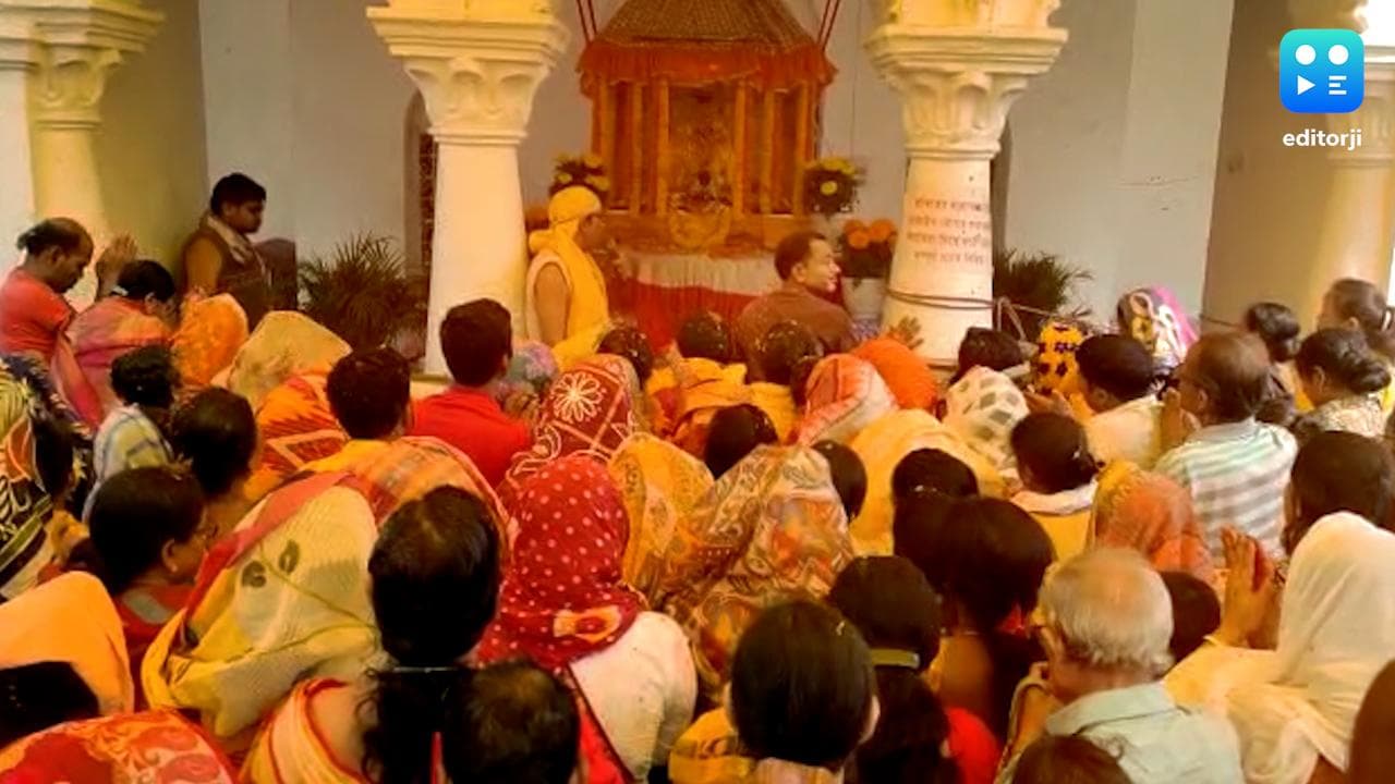 Madanmohan Mandir: আজ দোল, মদনমোহন মন্দিরে ঠাকুরের পায়ে আবীর ছুঁইয়ে শুরু রঙের উদযাপন