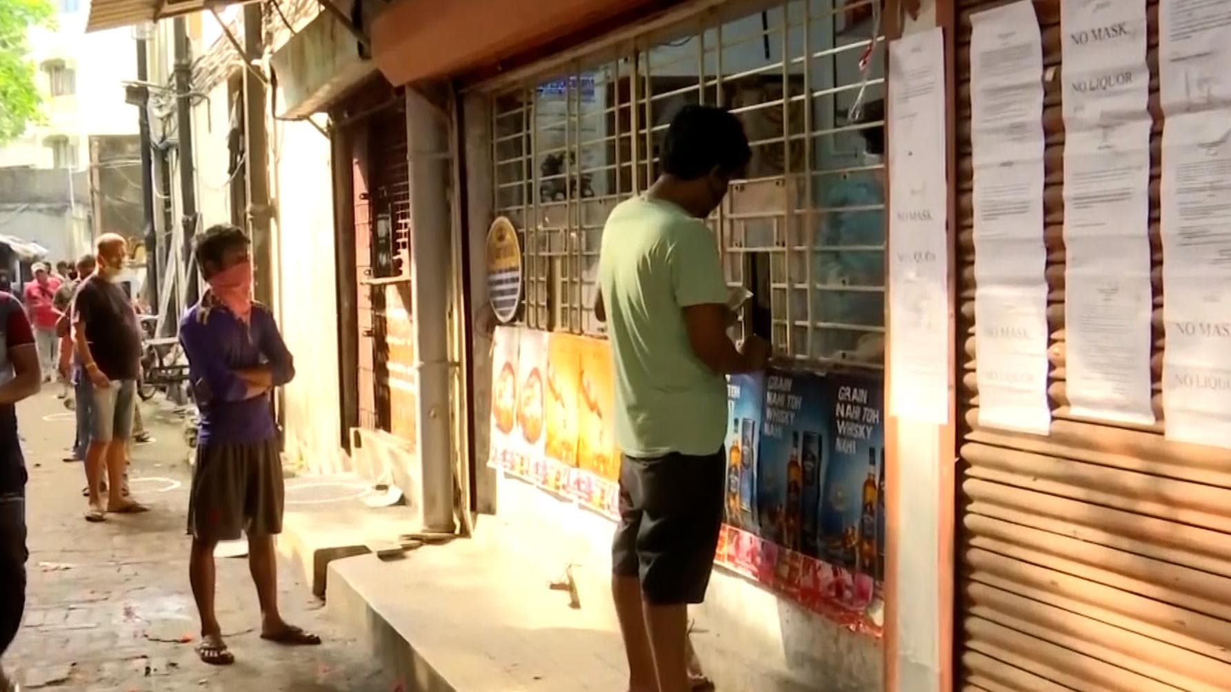 New Liquor Price in bengal: সুরাপ্রেমীদের জন্য সুখবর, মঙ্গলবার থেকে রাজ্য জুড়ে দাম কমল বিলিতি মদের