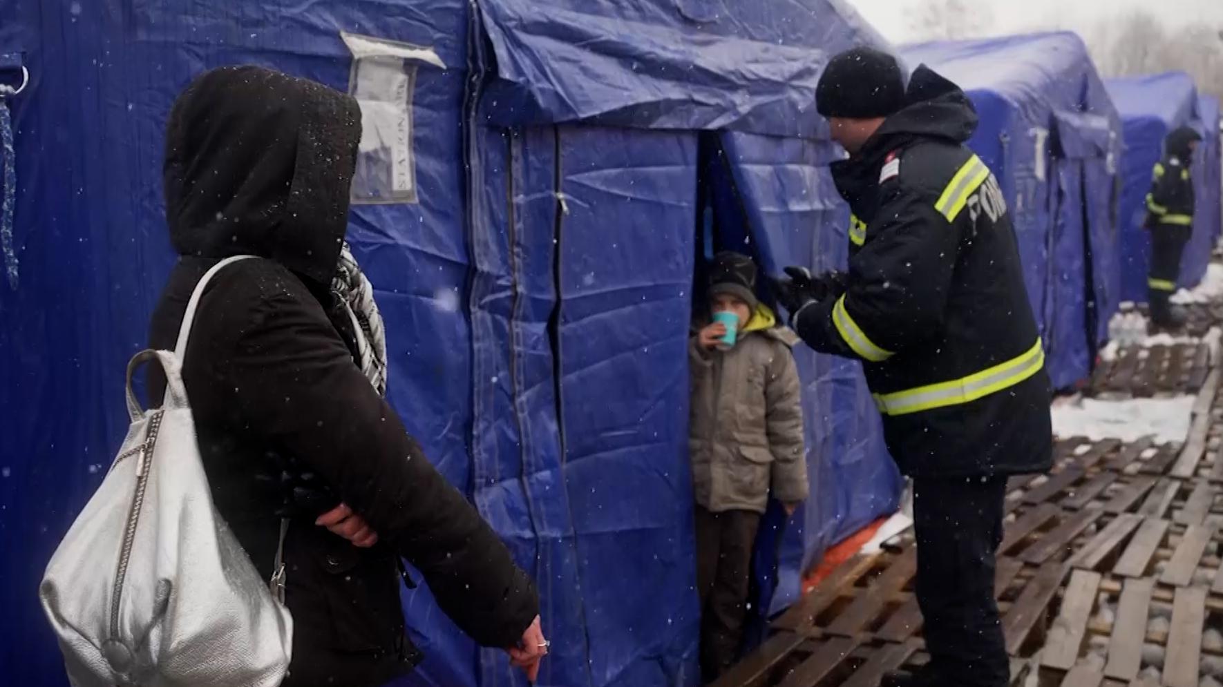 Ukraine crisis: দেশ ছেড়েছেন কয়েক লক্ষ মহিলা ও শিশু, পাচারকারীদের হাত থেকে তাদের বাঁচাতে মরিয়া প্রশাসন