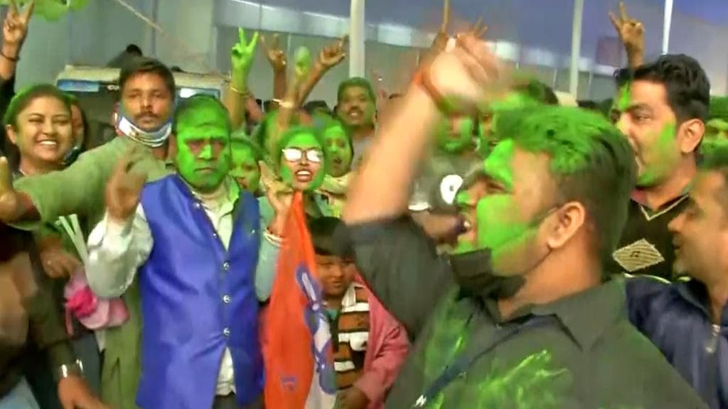 KMC Election 2021: নজিরবিহীন জয়েও জোড়া ফুলে বিঁধে রইল 'বেনিয়মের' অভিযোগের কাঁটা