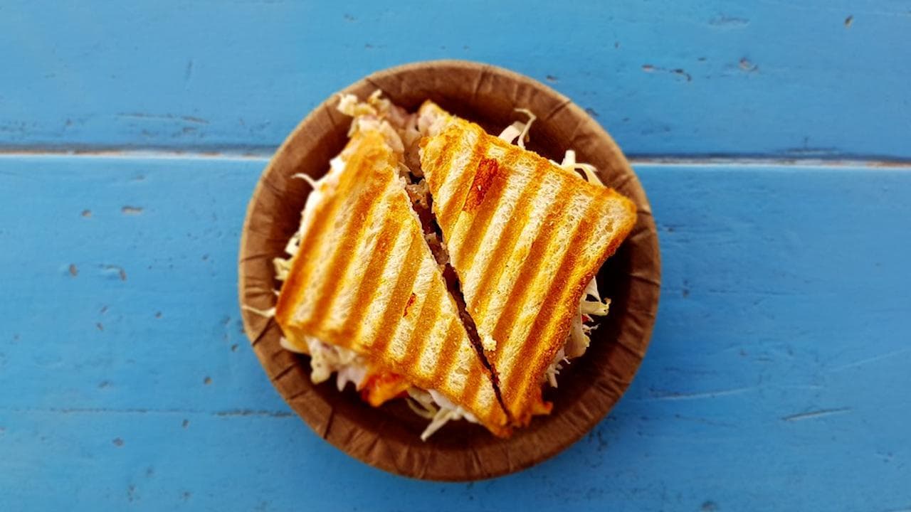 Bread price hike : রবিবার থেকে রাজ্যে বাড়ছে পাঁউরুটির দাম, দেখে নিন একধাক্কায় কতটা বাড়ল দাম... 