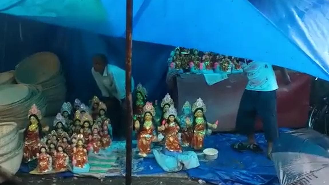Laxmi Puja : জমল না লক্ষ্মীপুজোর বাজার, ক্ষতির সম্মুখীন ডুয়ার্সের ব্যবসায়ীরা 