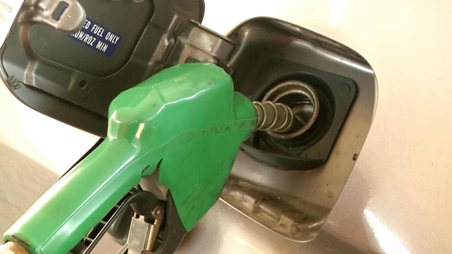 Petrol Price Hike: লাগামছাড়া মূল্যবৃদ্ধি, পশ্চিমবঙ্গের ৬ জেলায় ডিজেলের দাম ১০০ পেরল