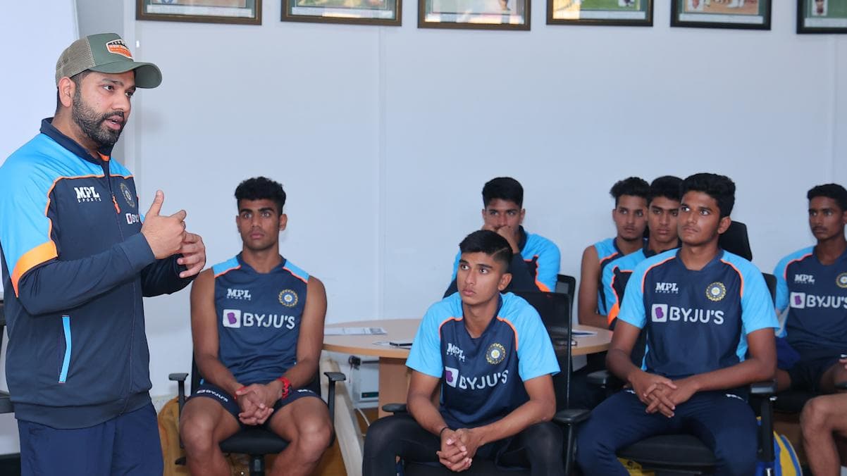 ROHIT IN NCA: শিক্ষক রোহিত শর্মা ! নিলেন যুব ক্রিকেটার ক্লাস