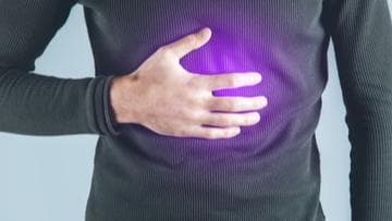 पेट फूलने या ब्लोटिंग से परेशान? खाने-पीने की ये आदतें हो सकती हैं जिम्मेदार