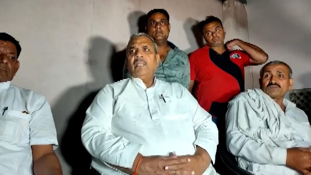 UP Congress: प्रियंका गांधी को लगा बड़ा झटका, सलाहकार हरेंद्र मलिक ने दिया इस्तीफा  