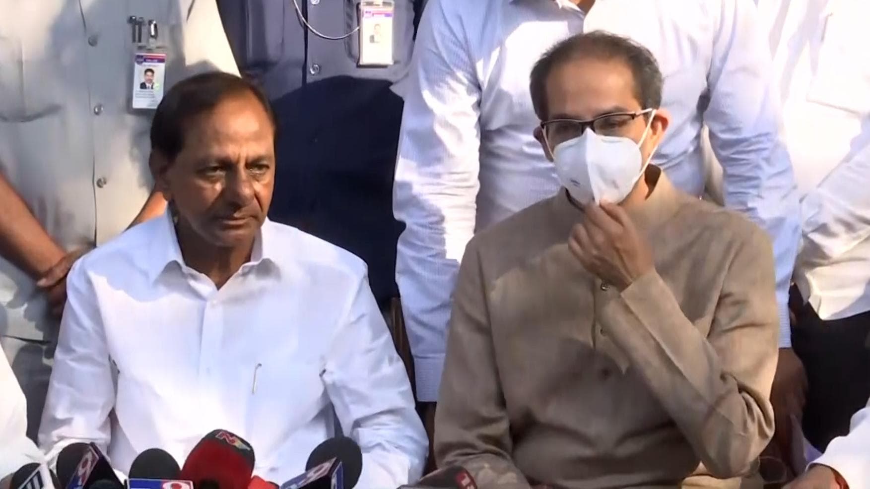 KCR meets Uddhav: বিরোধী ঐক্যের সলতে পাকানোর কাজে হাত লাগালেন উদ্ধব-কেসিআর, বৈঠক মুম্বইয়ে