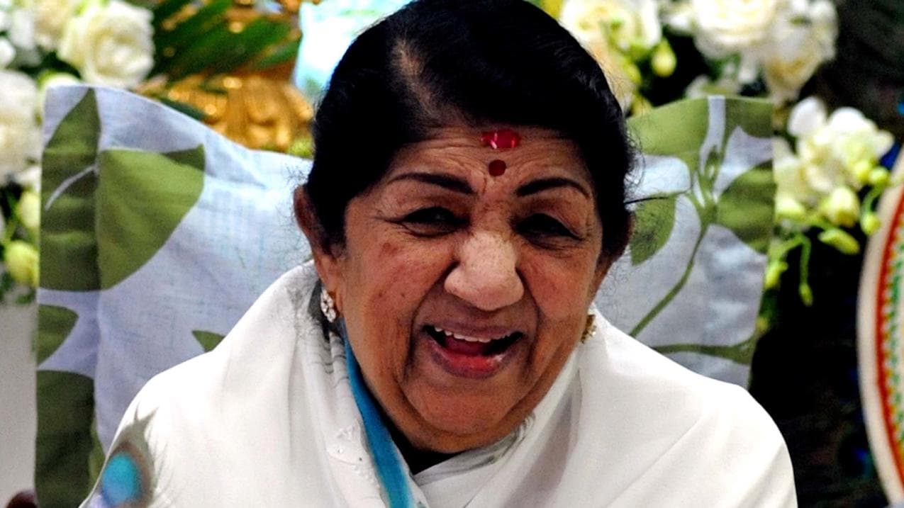 Lata Mangeshkar: রাতভর উদ্বেগ, মুম্বইয়ের হাসপাতালে ভেন্টিলেশনে লতা, দেশজুড়ে প্রার্থনা