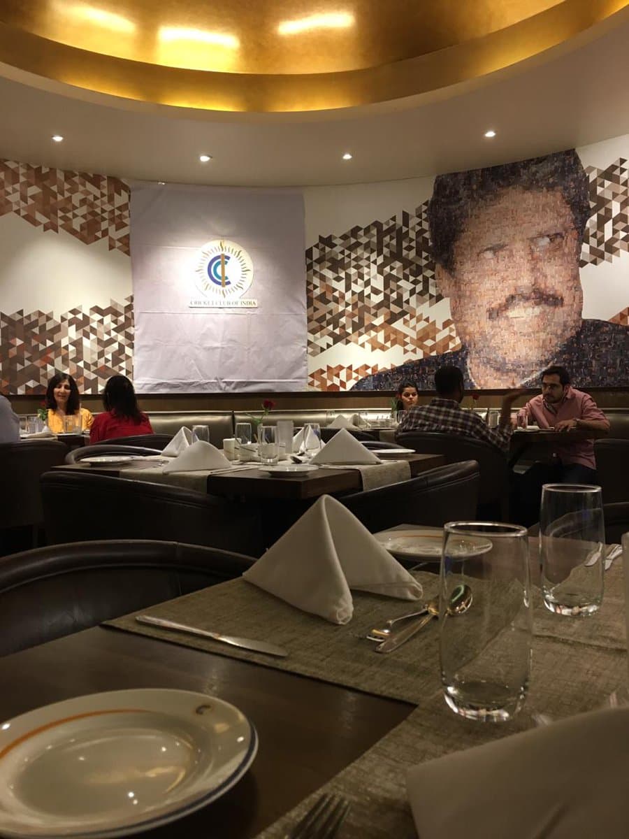 पुलवामा हमले के विरोध में ब्रेबोर्न स्टेडियम में इमरान खान का पोस्टर ढका गया