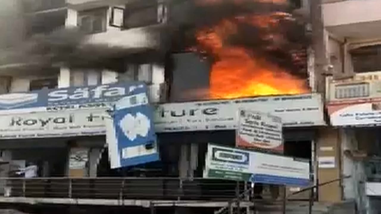 दिल्ली के शाहीन बाग इलाके में लगी भीषण आग, 2 बच्चों की मौत 