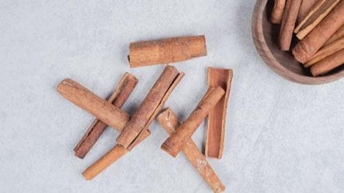 Side effects of Cinnamon: फायदों के साथ साइडइफेक्ट भी देती है दालचीनी, जानिये कितनी मात्रा लेना है सही