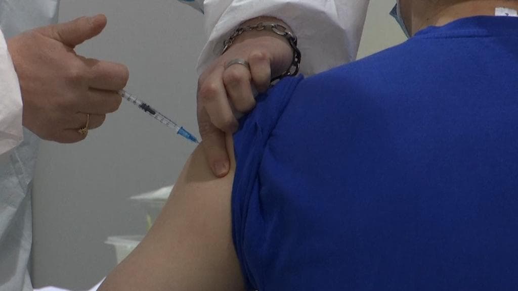 WHO: ২০০ কোটি সিরিঞ্জের ঘাটতি! ২০২২ এই করোনা মোকাবিলায় বিপুল সংকটে গোটা বিশ্ব