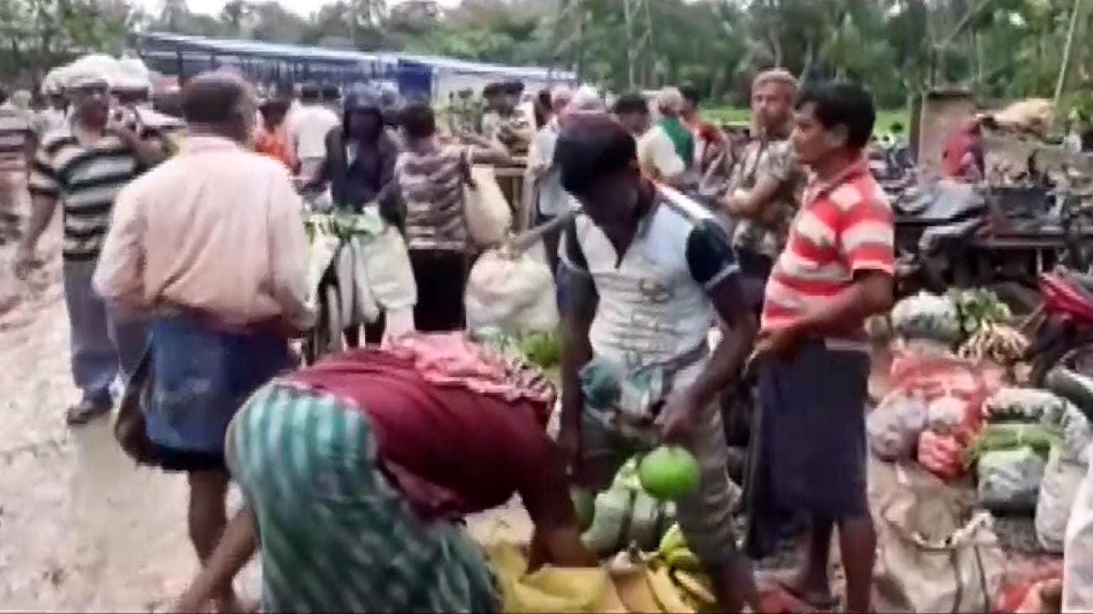vegetable price: লক্ষ্মীপুজোর আগে কলকাতায় অগ্নিমূল্য বাজার