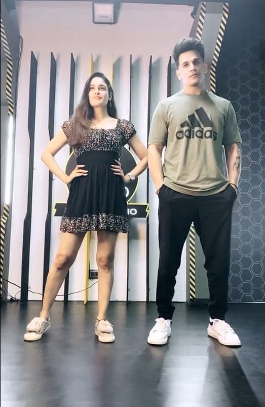 प्रिंस नरूला ने पत्नी युविका संग किया 'डोंट रश' चैलेंज, देखिए मस्ती भरा ये video 