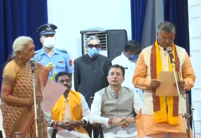 UP चुनाव से पहले जातीय समीकरण साधने की कोशिश!, 3 दलित और 3 OBC समेत 7 नए मंत्रियों ने ली शपथ 