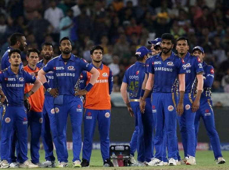 IPL 2021: डिफेंडिंग चैंपियन मुंबई इंडियंस 'प्लेऑफ से बाहर', आखिरी लीग मैच में हैदराबाद को दी मात