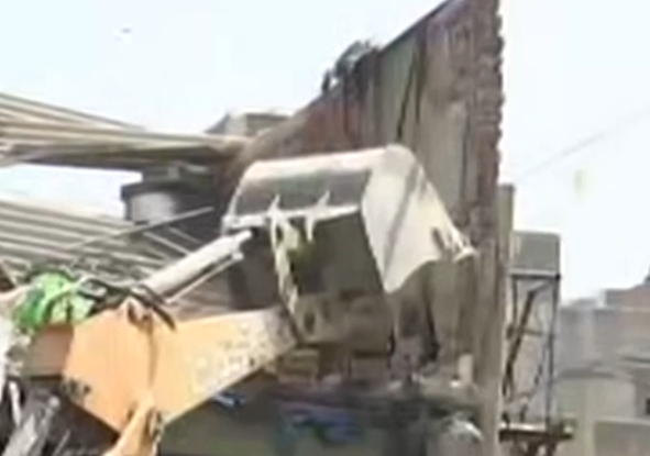 BREAKING: जहांगीरपुरी में बुलडोजरों की कार्रवाई शुरू, हटाया जा रहा अतिक्रमण