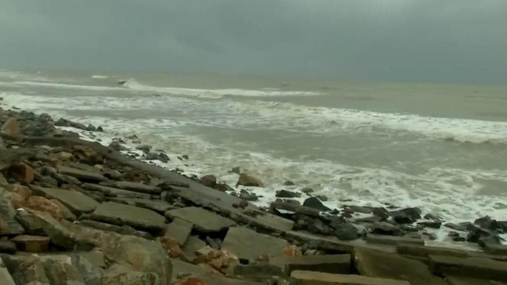 Bengal Weather Update: আবার দুর্যোগের আশঙ্কা রাজ্যে? দুই মেদিনীপুরে জারি লাল সতর্কতা। কি বলছে হাওয়া অফিস?