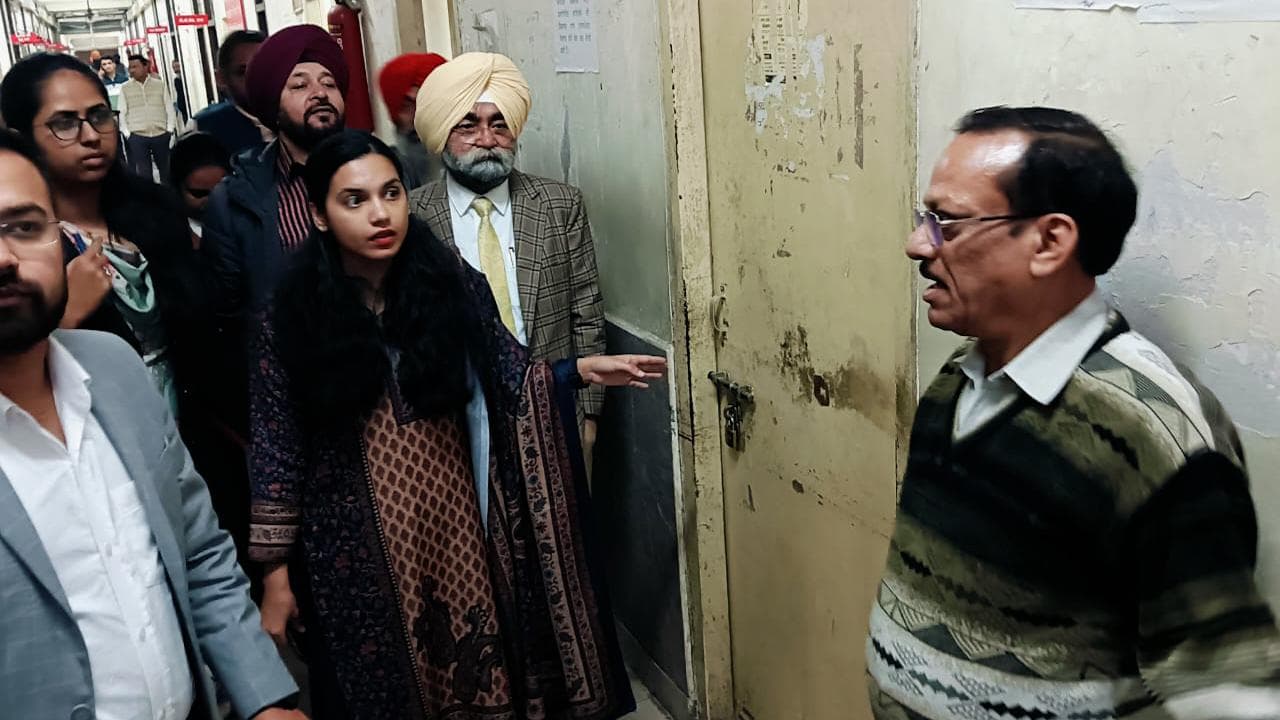 Punjab: Ludhiana DC conducts surprise inspection of DAC, RTO office