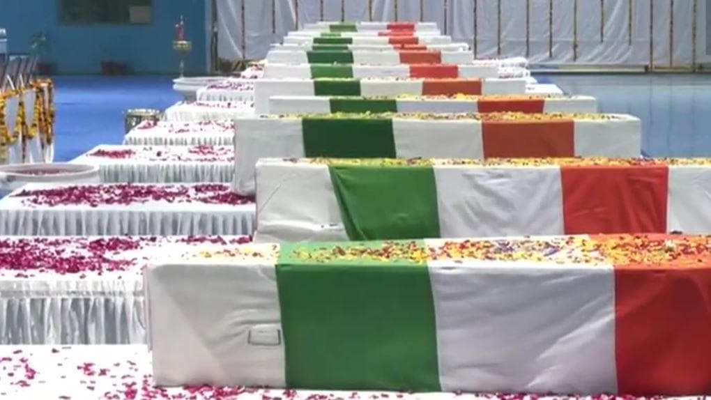 आज पंचतत्व में विलीन होंगे CDS जनरल बिपिन रावत, 11 बजे से लोग उन्हें दे सकेंगे श्रद्धांजलि