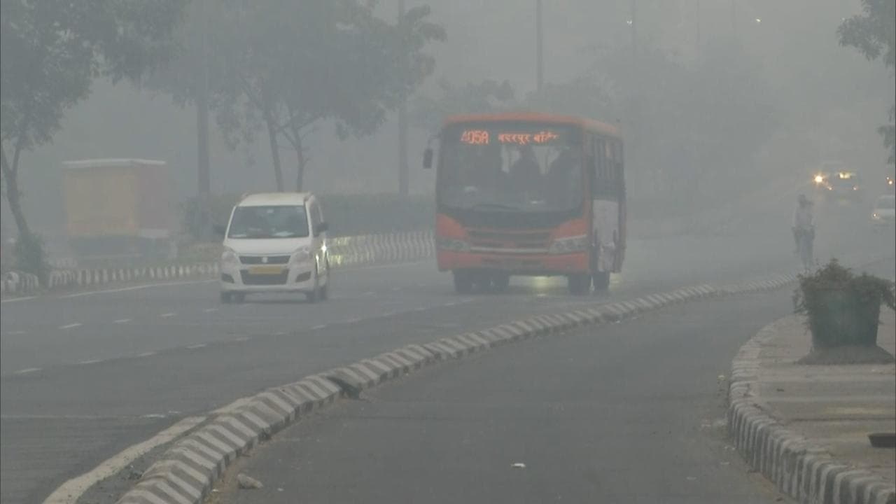 Air Pollution: हर गुजरते दिन के साथ जहरीली हो रही दिल्ली की हवा, नोएडा में AQI 750 के पार