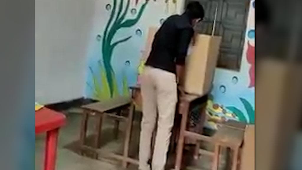 Tripura Bjp :আগরতলায় মহিলা ভোটারের ভোট দিল যুবক , চাঞ্চল্যকর ভিডিও শেয়ার করে অভিযোগ তৃণমূলের 