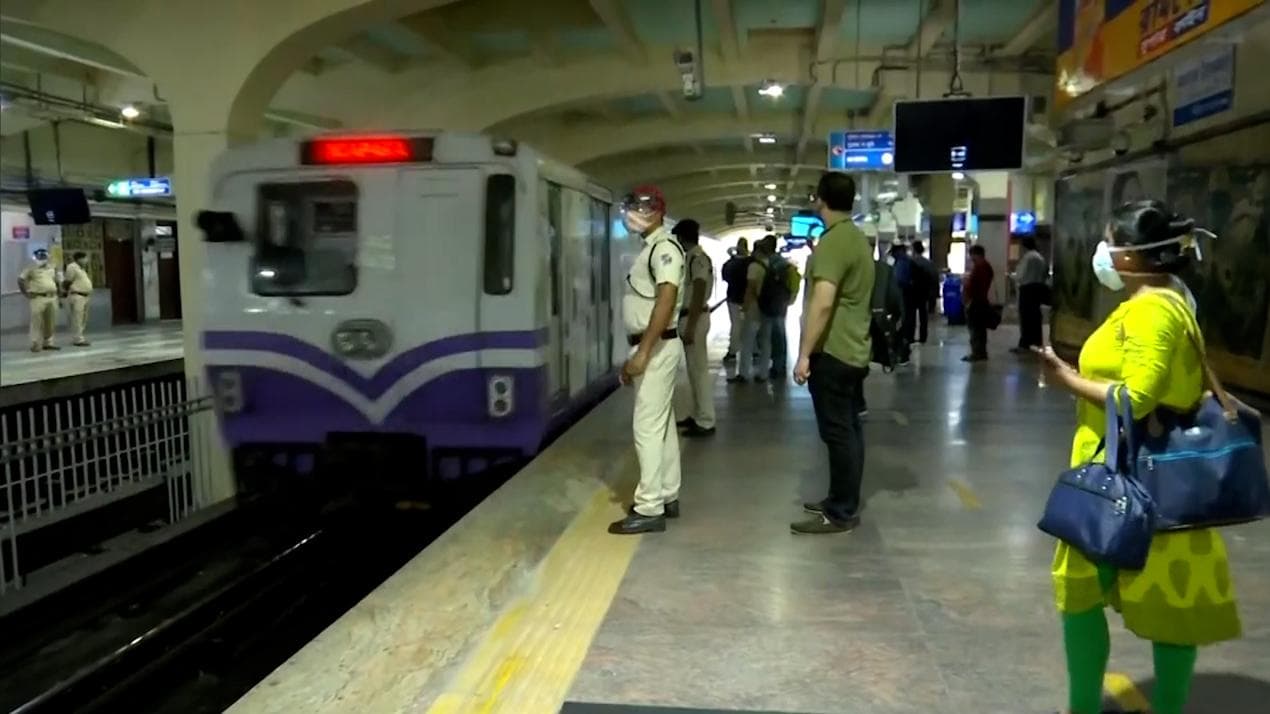 Kolkata Metro Update: টোকেন ফিরতেই কলকাতা মেট্রোয় বাড়ল যাত্রীসংখ্যা, ভিড়ের চাপ সামলাতে বাড়ানো হল মেট্রো