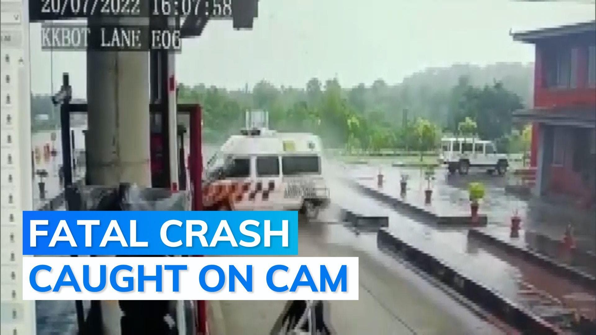 On camera | 4 dead as ambulance swerves, crashes into toll booth in Karnataka 