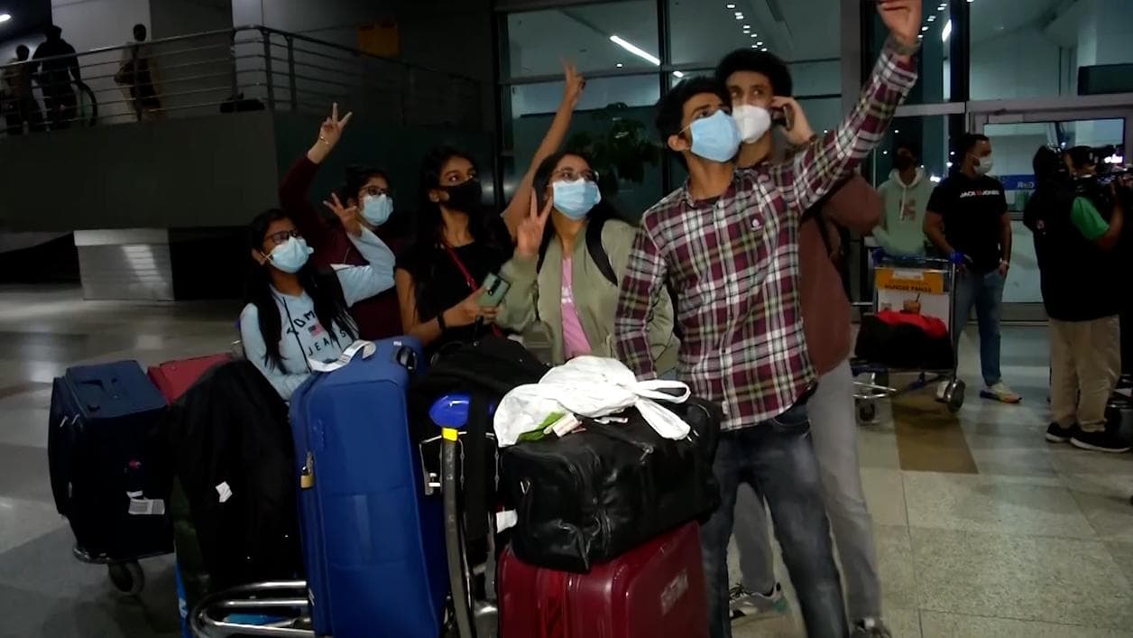 Indian Students in Ukrain: চোখে মুখে স্বস্তি! ইউক্রেন থেকে ২৪০ জন ভারতীয়কে নিয়ে দেশের মাটি ছুঁল বিমান