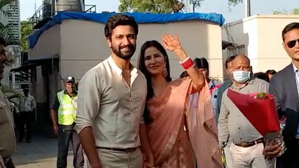 Vicky-Katrina: ৩ কোটির গাড়ি থেকে হীরের নেকলেস, বলিউডের বন্ধুরা কে কেমন উপহার দিলেন ভিকি-ক্যাটের বিয়েতে?