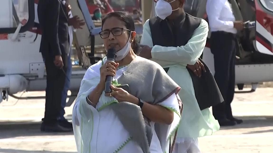 Mamata Banerjee: স্কুল-কলেজ এখনই বন্ধের কথা তিনি বলেননি, জানালেন মুখ্যমন্ত্রী; আর কী বললেন মমতা?