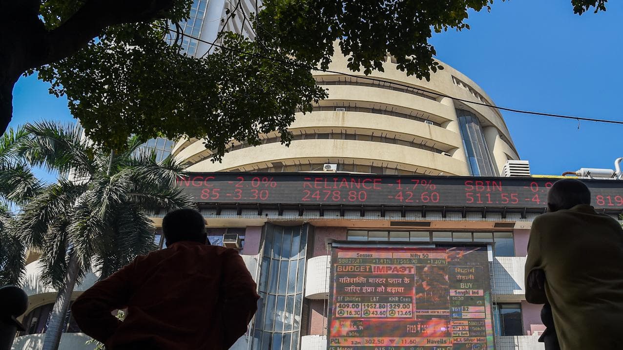 Russia-Ukraine crisis: রাশিয়া-ইউক্রেন যুদ্ধের জের! বিশ্বের স্টক মার্কেটে রক্তক্ষরণ!