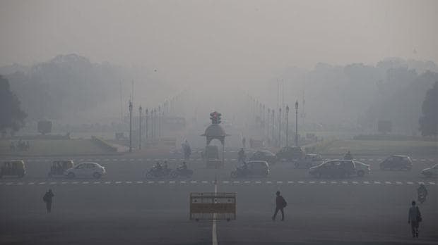 बैन के बावजूद दिल्ली-NCR में खूब फोड़े गए पटाखे, हवा की हालत हुई 'गंभीर'