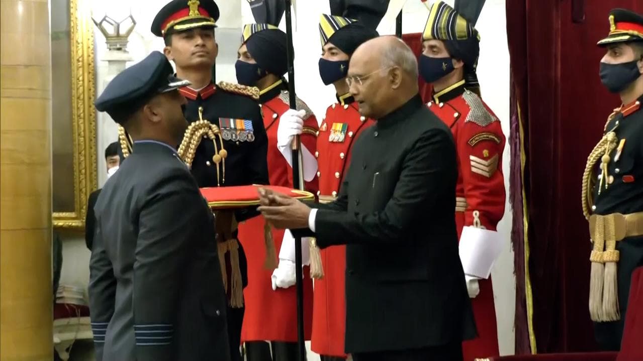 विंग कमांडर Abhinandan 'वीर चक्र' से सम्मानित, पाकिस्तान को दे चुके हैं मुंहतोड़ जवाब