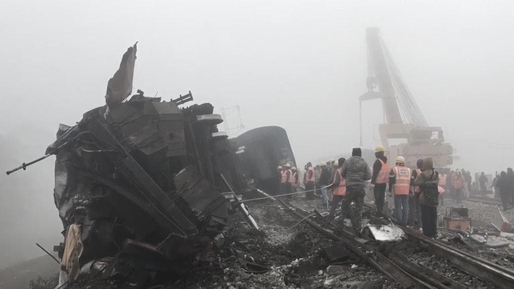 Train Accident: 'বিশাল জোরে আওয়াজ-ধাক্কা, তারপর কিচ্ছু মনে নেই', দুর্ঘটনা থেকে বেঁচে ফিরেও কাটছে না আতঙ্ক