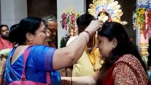 Krishnanagar Rajbari Jagaddhatri Puja: কৃষ্ণনগর রাজবাড়িতে জগদ্ধাত্রী বিসর্জন, সিঁদুর খেলায় মাতলেন রানিমা