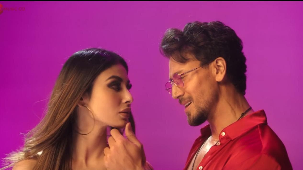 Tiger Shroff and Mouni Roy sizzle in the new song 'Poori Gal Baat'