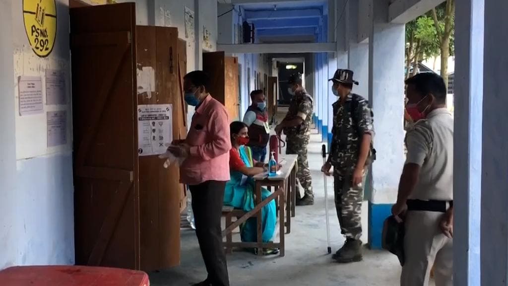 By-Poll Percentage: সর্বাধিক ভোট পড়ল শান্তিপুরে, শেষ বেলায় ভোট বাড়়লেও পিছিয়ে খড়দহ