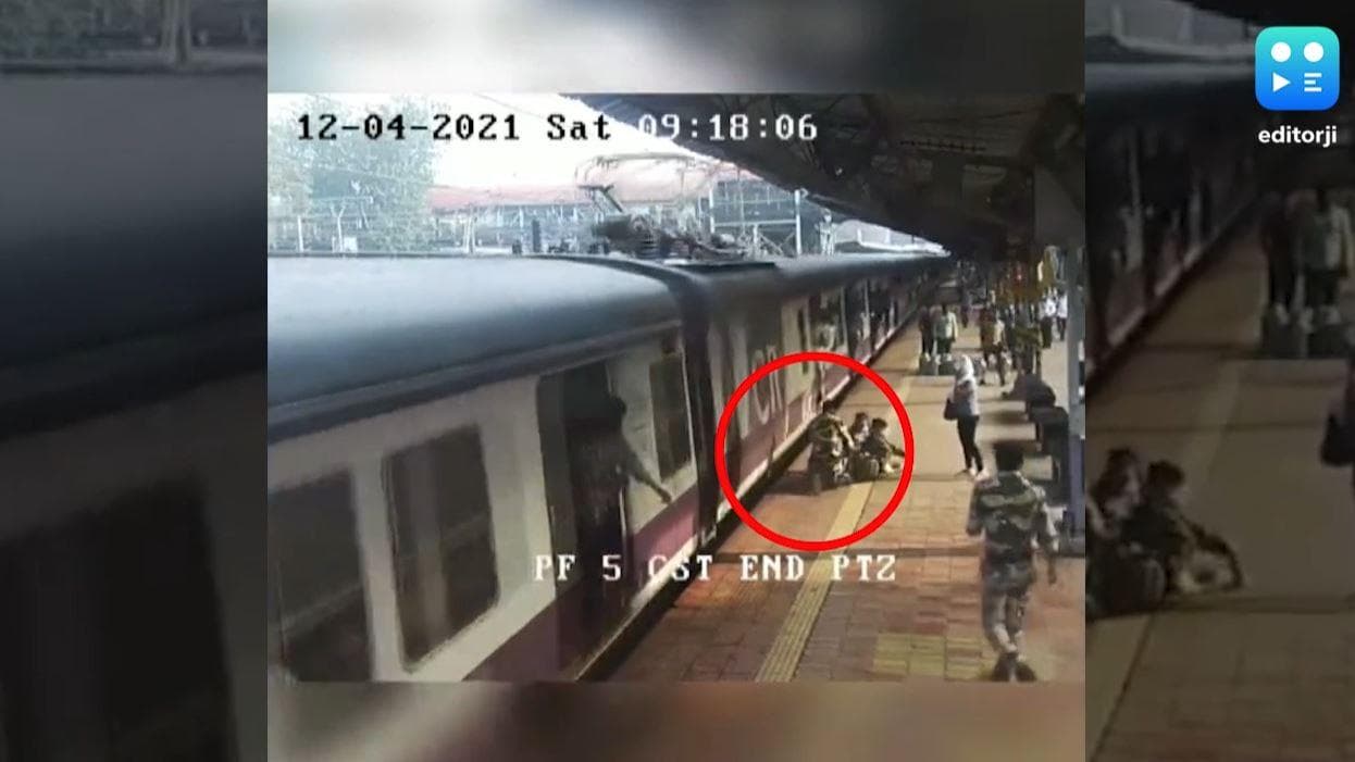 Viral News: मुंबई लोकल की चलती ट्रेन में चढ़ते हुए गिरी महिला, बाल-बाल बची जान