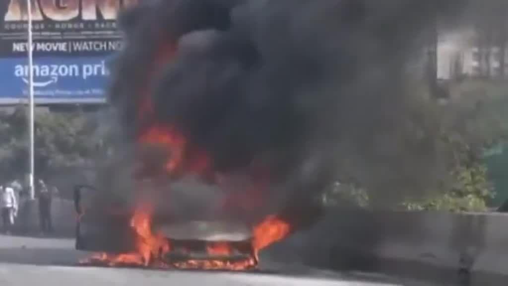 WATCH | BMW Car Catches Fire on Mumbai's Jogeshwari Bridge