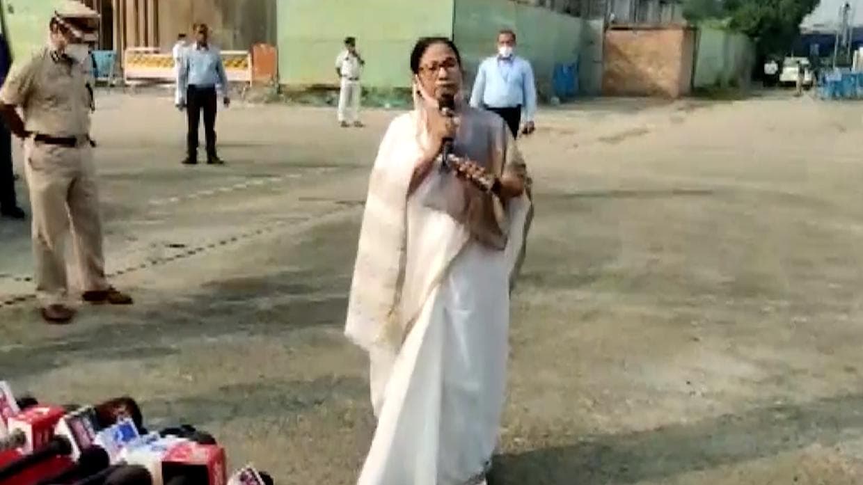 Mamata Banerjee in Delhi: দিল্লিতে ধর্না মঞ্চে থাকা দলীয় সাংসদদের সঙ্গে দেখা করবেন মমতা