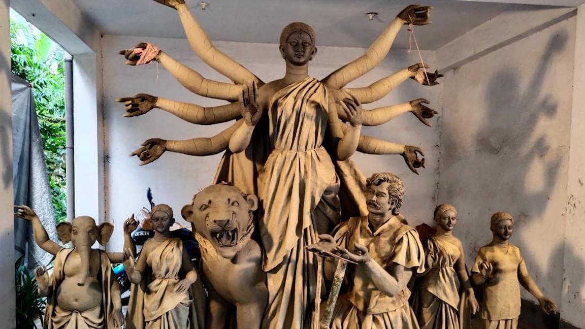 New Alipore Durga puja: স্বাধীনতা সংগ্রামীদের শ্রদ্ধার্ঘ্য, আরও কী কী চমক থাকছে দুর্গাপুজোয়, জানেন কী?  