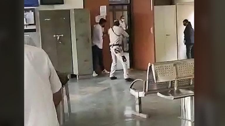 Dramatic video: Shootout inside Delhi court, gangster & 3 others dead