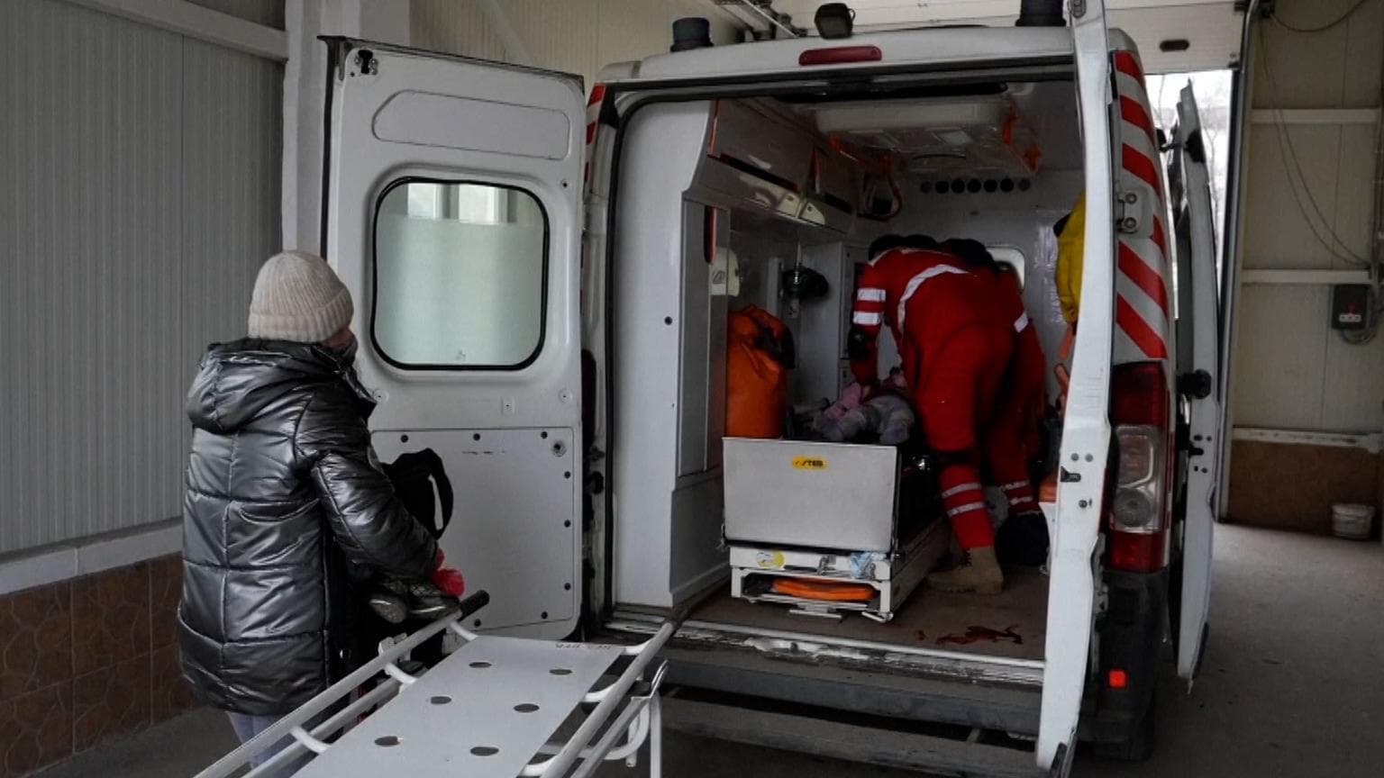 Ukraine child video: হৃদয় বিদারক ভিডিও! কৃত্রিম শ্বাস দিয়েও বাঁচানো গেল না ইউক্রেনের ৬ বছরের শিশুকে!