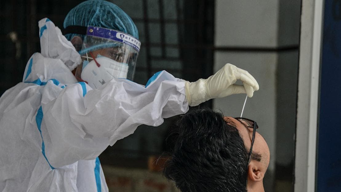 West Bengal Covid update: গত ২৪ ঘণ্টায় রাজ্যে করোনা আক্রান্ত ২,০১৪ জন, মৃত্যু হয়েছে ৩৩ জনের