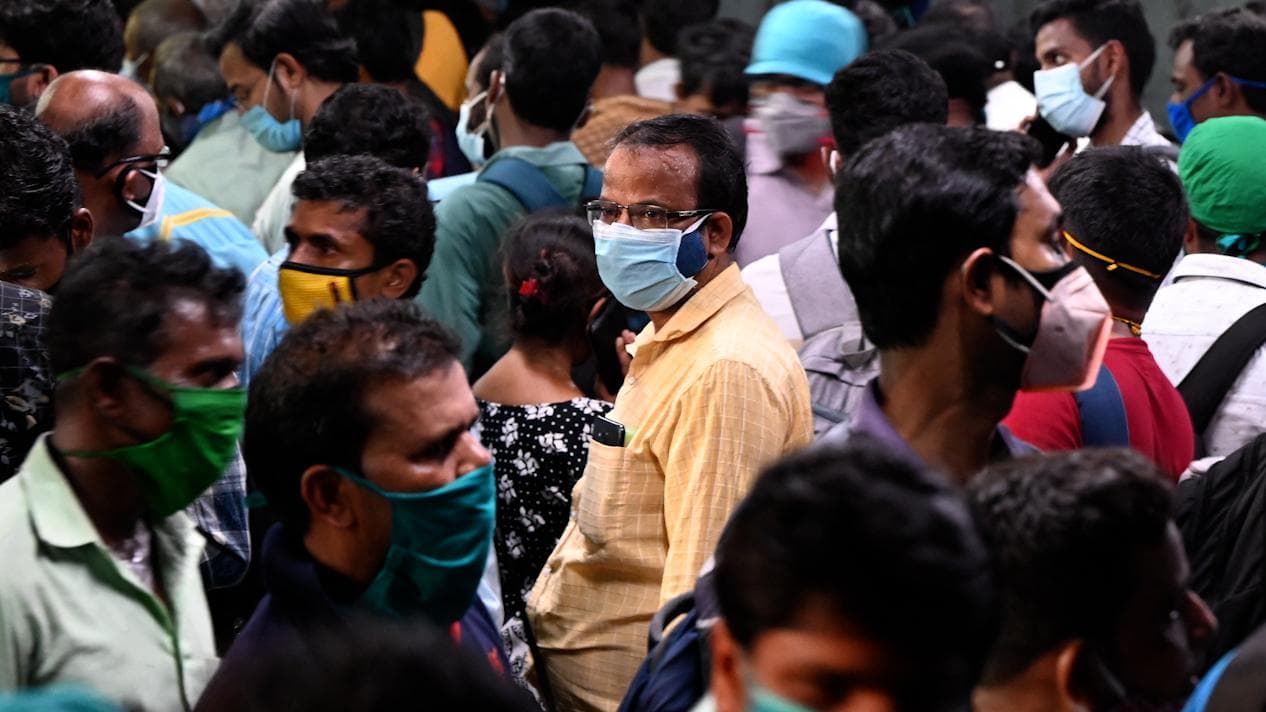 WB Covid Guideline: নবান্নর নির্দেশে আজ থেকে খুলছে পর্যটন কেন্দ্র, যাত্রী বাড়ছে লোকাল-মেট্রোতে