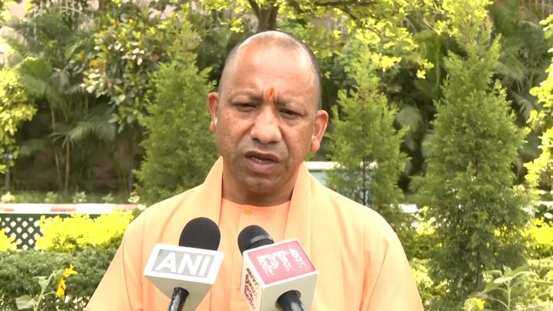 'Accidental Hindu' should talk about atrocities committed by Mughals: Adityanath's dig at Rahul